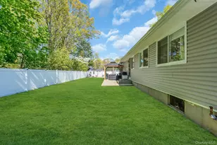 31 Peak St, Ronkonkoma, NY 11779 - Photo 27