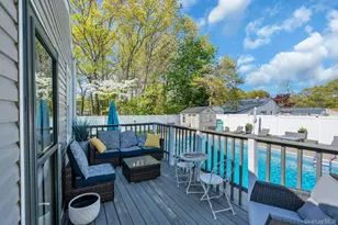 31 Peak St, Ronkonkoma, NY 11779 - Photo 21