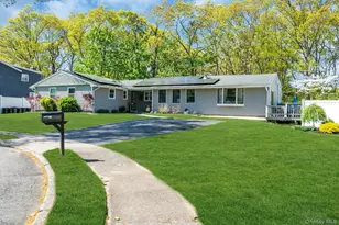 31 Peak St, Ronkonkoma, NY 11779 - Photo 3