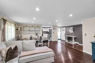 31 Peak St, Ronkonkoma, NY 11779 - Photo 5