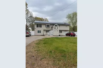 11 Oak Place, Selden, NY 11784 - Photo 1