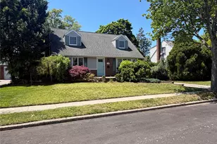 140 Wickshire Dr, East Meadow, NY 11554 - Photo 3