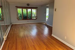 140 Wickshire Dr, East Meadow, NY 11554 - Photo 7