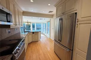 140 Wickshire Dr, East Meadow, NY 11554 - Photo 9