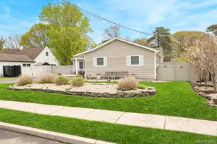 21 Eisenhower Rd, Centereach, NY 11720 - Photo 3