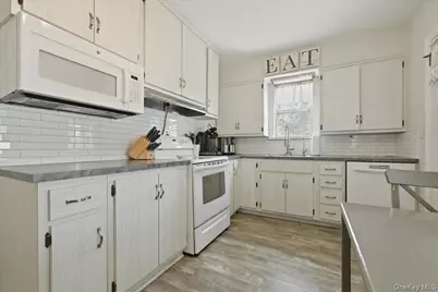79 Raff Avenue, Floral Park, NY 11001 - Photo 17