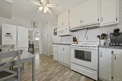 79 Raff Avenue, Floral Park, NY 11001 - Photo 15