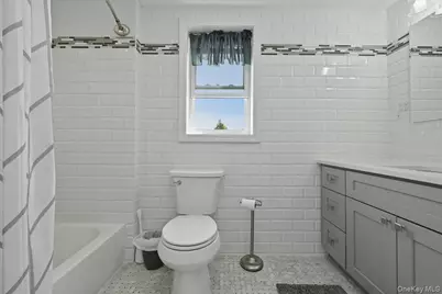 79 Raff Avenue, Floral Park, NY 11001 - Photo 27