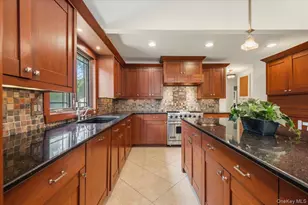 8 Lewis Ln, Port Washington, NY 11050 - Photo 5