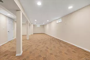 8 Lewis Ln, Port Washington, NY 11050 - Photo 35