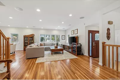 8 Lewis Lane, Port Washington, NY 11050 - Photo 13