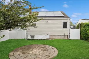 199 Sycamore Ave, Bethpage, NY 11714 - Photo 17