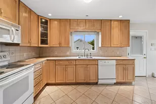 199 Sycamore Ave, Bethpage, NY 11714 - Photo 3