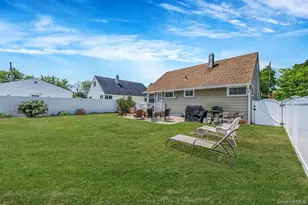 63 Wilfred Blvd, Hicksville, NY 11801 - Photo 23