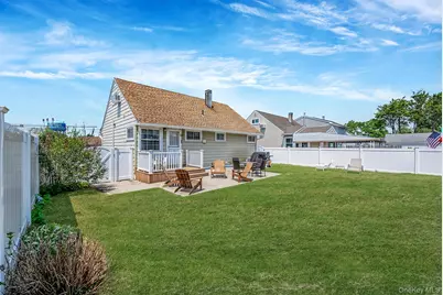 63 Wilfred Boulevard, Hicksville, NY 11801 - Photo 21