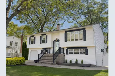 72 Avenue B, Holbrook, NY 11741 - Photo 1