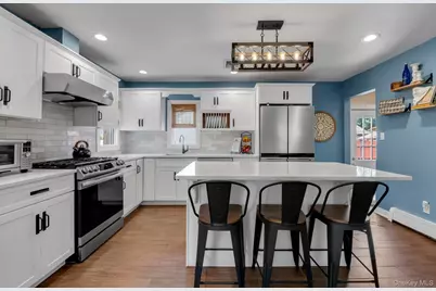 11 Koch Place, Carle Place, NY 11514 - Photo 7