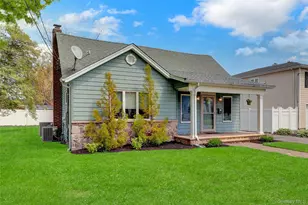209 Center Bay Dr, West Islip, NY 11795 - Photo 5