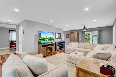 209 Center Bay Drive, West Islip, NY 11795 - Photo 11