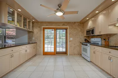 4 Apple Court, Nanuet, NY 10954 - Photo 9