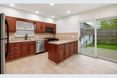 32 Crestmont Avenue, Yonkers, NY 10704 - Photo 11