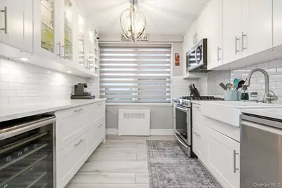 70-25 Yellowstone Boulevard #9J, Forest Hills, NY 11375 - Photo 17