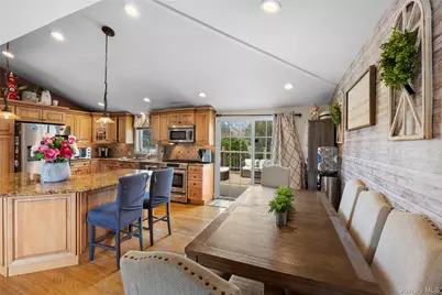 17 Seaver Lane, Smithtown, NY 11787 - Photo 5