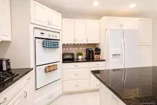 354 Petticoat Ln, Bloomingburg, NY 12721 - Photo 11