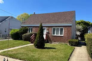 27 5th Ave, Westbury, NY 11590 - Photo 3