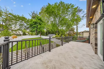 8366 Charlecote Ridge, Jamaica, NY 11432 - Photo 23