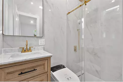 8366 Charlecote Ridge, Jamaica, NY 11432 - Photo 27