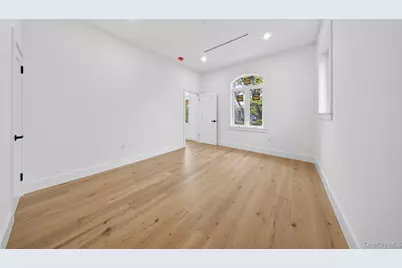 8366 Charlecote Ridge, Jamaica, NY 11432 - Photo 25