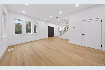8366 Charlecote Ridge, Jamaica, NY 11432 - Photo 9