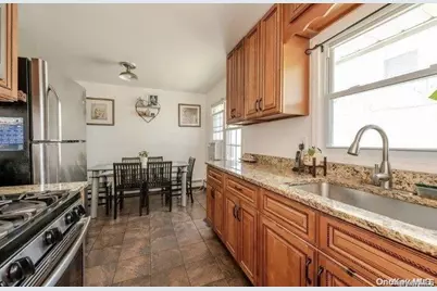 22 Pine Lane, Valley Stream, NY 11581 - Photo 3