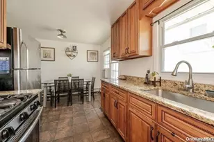 22 Pine Ln, Valley Stream, NY 11581 - Photo 3