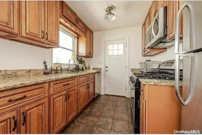 22 Pine Lane, Valley Stream, NY 11581 - Photo 7