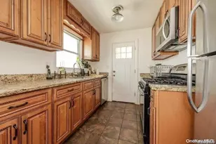 22 Pine Ln, Valley Stream, NY 11581 - Photo 7