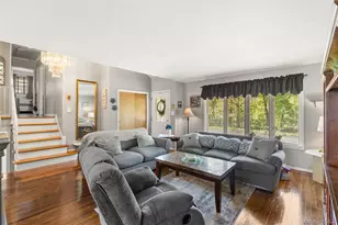 21 Reese Pl, Farmingdale, NY 11735 - Photo 5