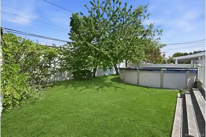 82 Morris Drive, East Meadow, NY 11554 - Photo 19