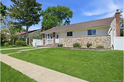 82 Morris Drive, East Meadow, NY 11554 - Photo 3