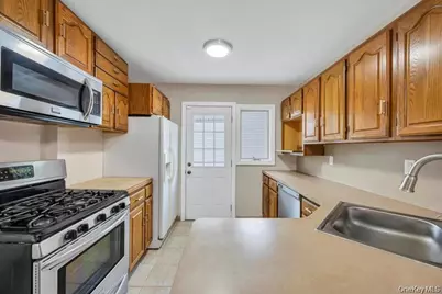 30 Andover Lane, Hicksville, NY 11801 - Photo 15