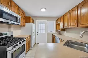 30 Andover Ln, Hicksville, NY 11801 - Photo 15
