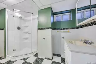 30 Andover Ln, Hicksville, NY 11801 - Photo 29