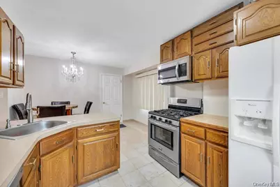 30 Andover Lane, Hicksville, NY 11801 - Photo 17
