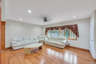 30 Andover Lane, Hicksville, NY 11801 - Photo 9