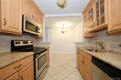 300 High Point Drive #502, Hartsdale, NY 10530 - Photo 3