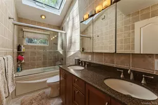7 Greenacre Ct, Syosset, NY 11791 - Photo 17