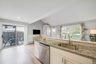 332 Commack Road, Shirley, NY 11967 - Photo 11