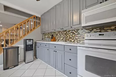 44 Cliff Lane, Levittown, NY 11756 - Photo 9