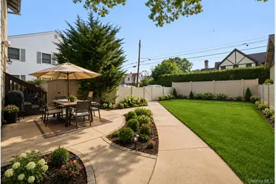 91 Rockaway Avenue, Rockville Centre, NY 11570 - Photo 25